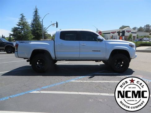 Used 2021 Toyota Tacoma TRD Sport image 4