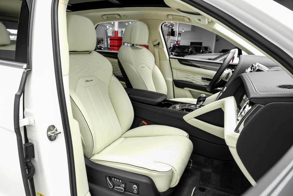 Used 2024 Bentley Bentayga AWD/4WD image 43