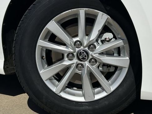 Used 2025 Toyota Camry LE image 10