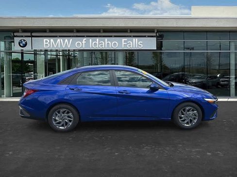 Used 2025 Hyundai Elantra Hybrid FWD image 7