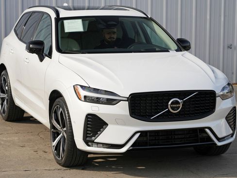 Used 2023 Volvo XC60 B5 Ultimate w/ Protection Package Premier image 55