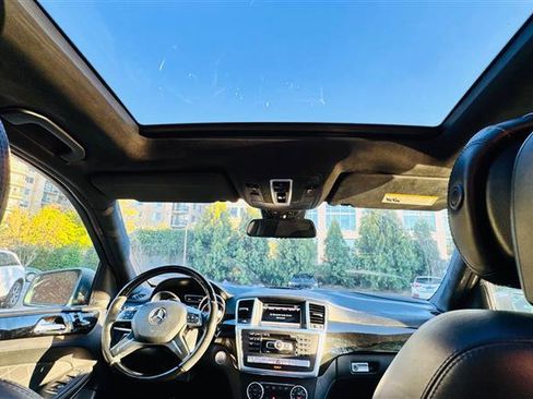 Used 2014 Mercedes-Benz GL 550 4MATIC image 35