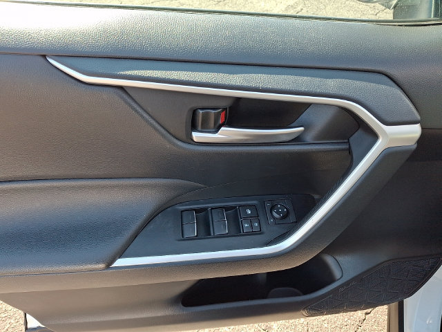 Used 2025 Toyota RAV4 XLE AWD/4WD image 12