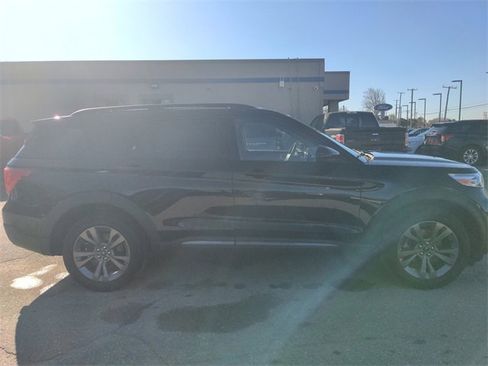 Certified 2022 Ford Explorer XLT w/ Equipment Group 202A image 4