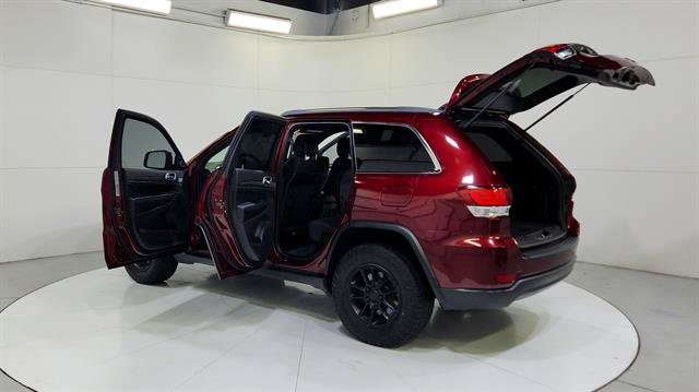 Used 2020 Jeep Grand Cherokee Laredo RWD image 31