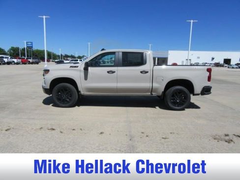 New 2026 Chevrolet Silverado 1500 Custom Trail Boss w/ LPO, Dark Essentials Package AWD/4WD image 4