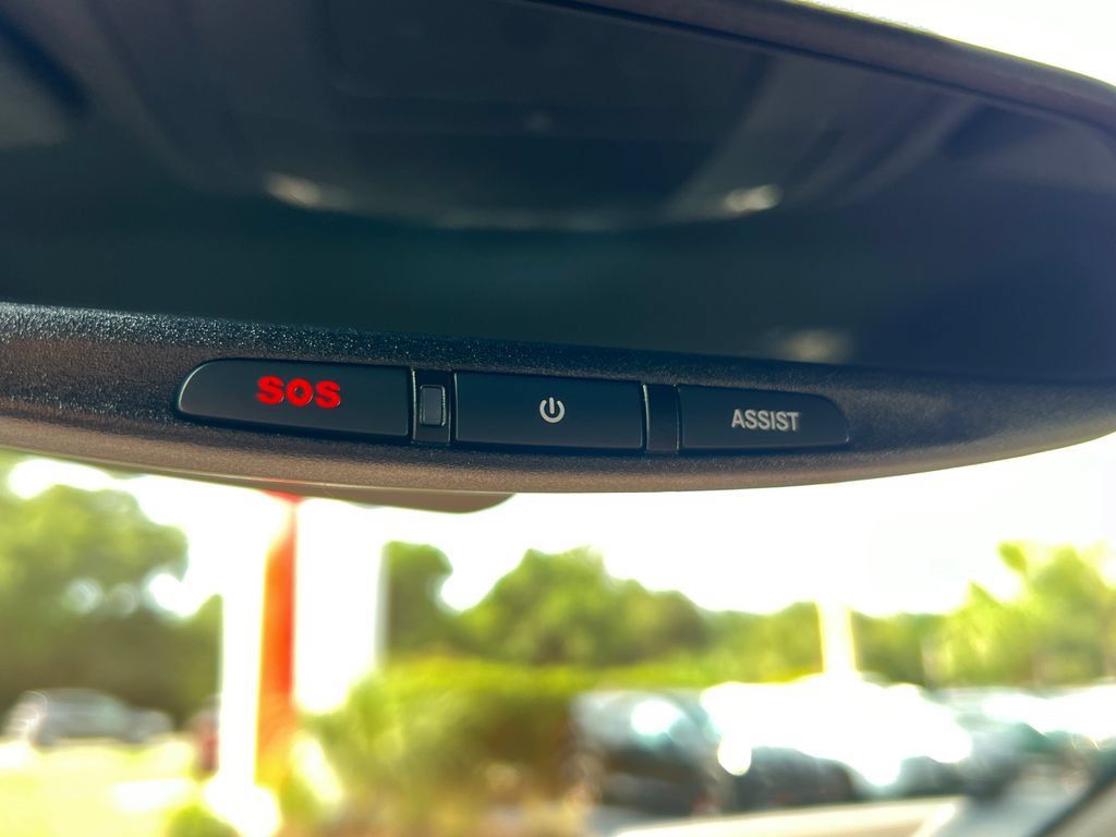 Used 2021 Chrysler Pacifica Limited w/ Uconnect Theater Family Group FWD image 58