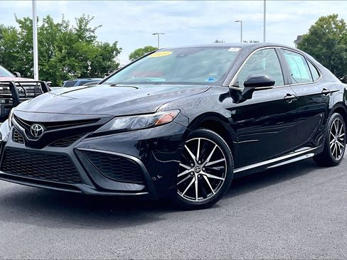 Used 2023 Toyota Camry SE FWD image 1