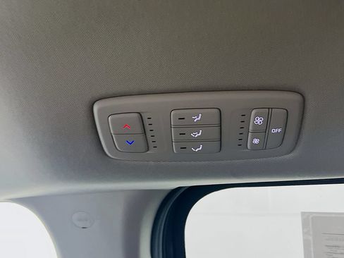 Used 2024 Kia Carnival LX FWD image 22