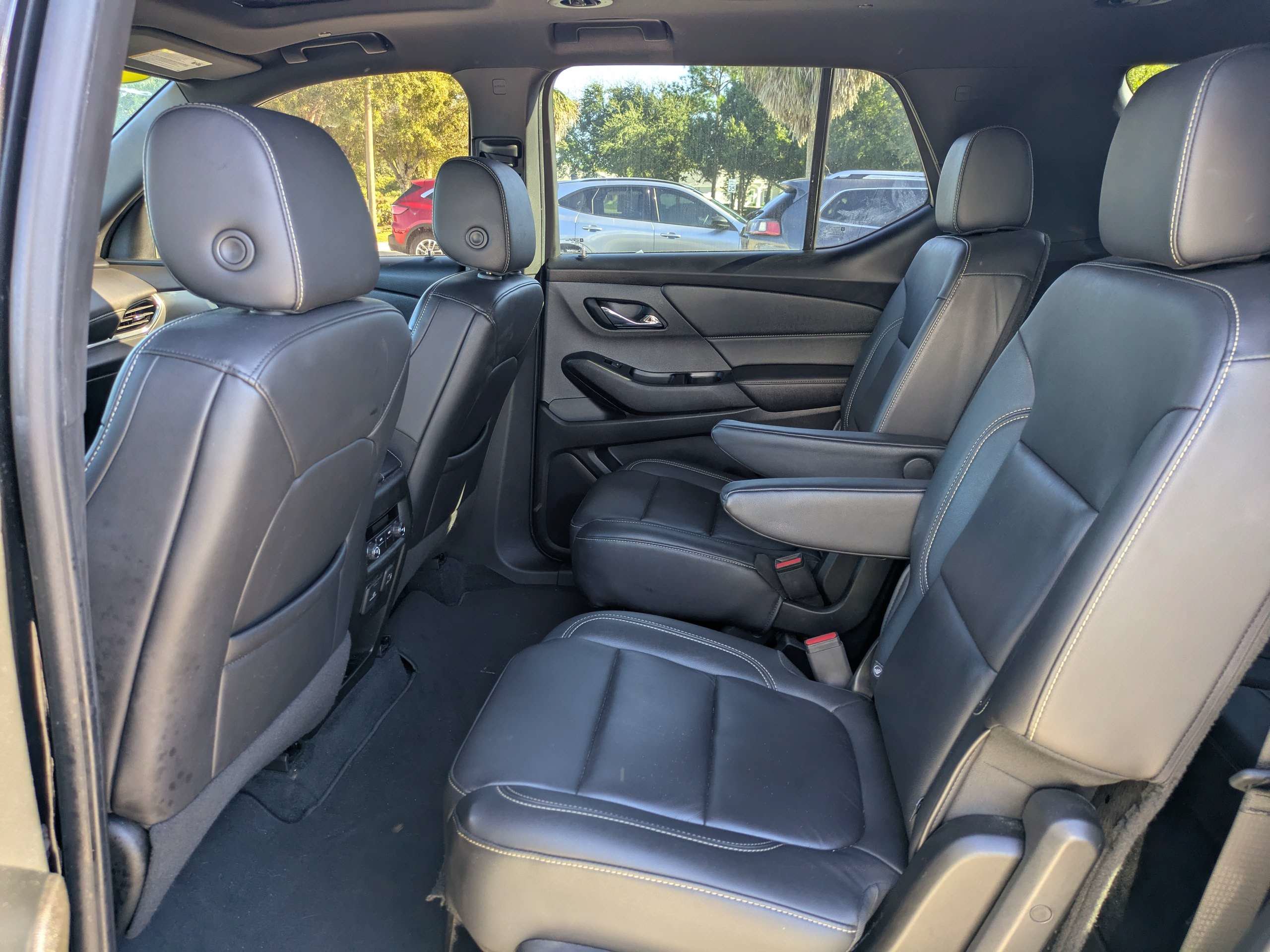 Used 2023 Chevrolet Traverse LT w/ LT Premium Package AWD/4WD image 14