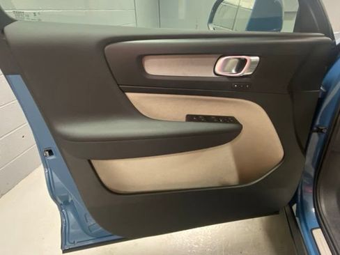 Used 2025 Volvo XC40 B5 Plus w/ Climate Package AWD/4WD image 6
