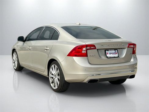 Used 2018 Volvo S60 T5 Inscription Platinum image 7