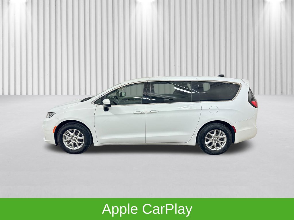 Used 2023 Chrysler Pacifica Touring-L FWD image 11