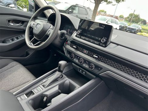 New 2025 Honda Accord SE image 18