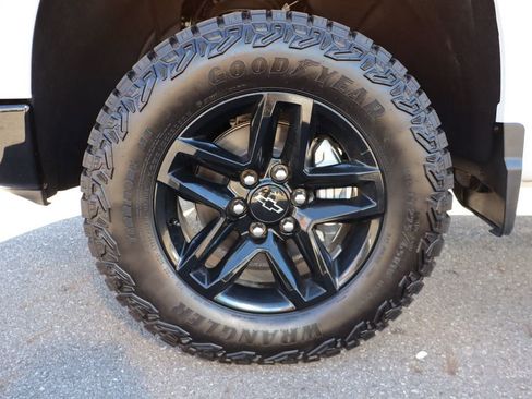 Used 2025 Chevrolet Silverado 1500 Custom Trail Boss image 26