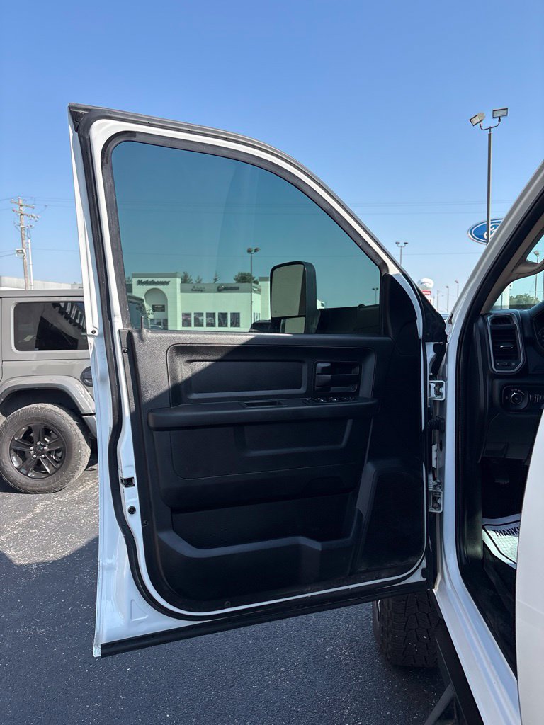 Used 2020 RAM 2500 Tradesman w/ Chrome Appearance Group AWD/4WD image 16