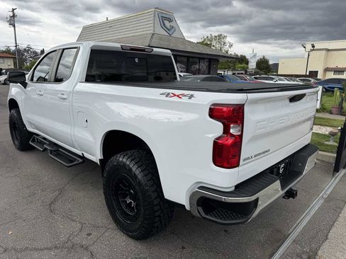 Used 2023 Chevrolet Silverado 1500 LT w/ Safety Package AWD/4WD image 3