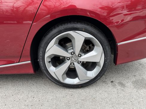 Used 2018 Honda Accord Touring image 9