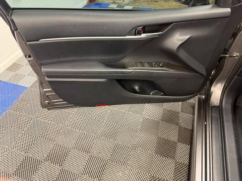 Used 2021 Toyota Camry SE w/ Convenience Package FWD image 5