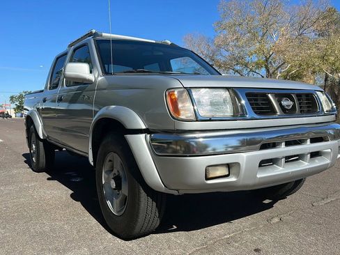 Used 2000 Nissan Frontier XE image 19