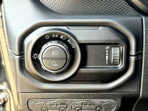 Used 2024 Jeep Gladiator Rubicon w/ Technology Group image 14