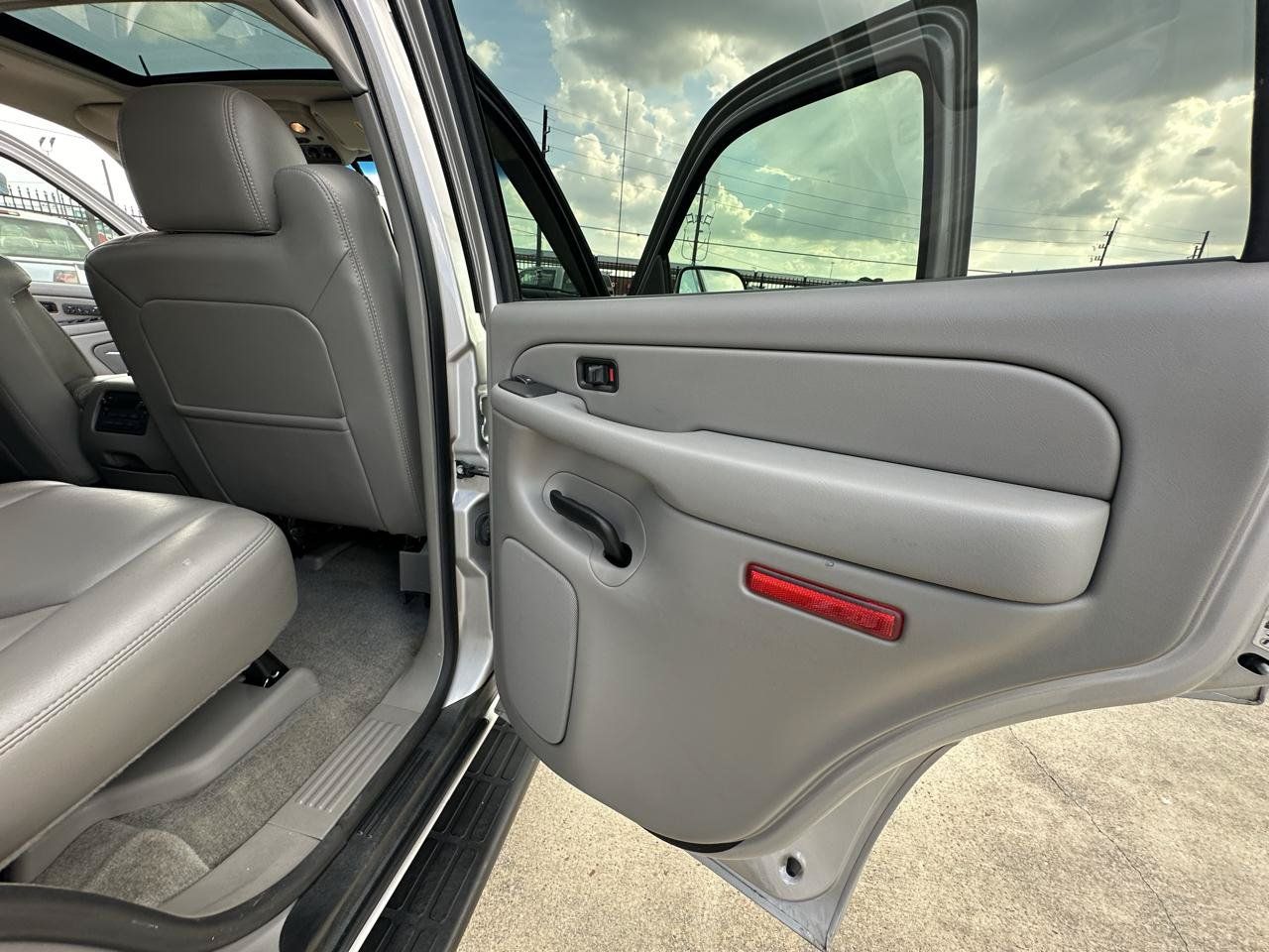 Used 2004 Chevrolet Tahoe LT w/ LT Preferred Equipment Group AWD/4WD image 77