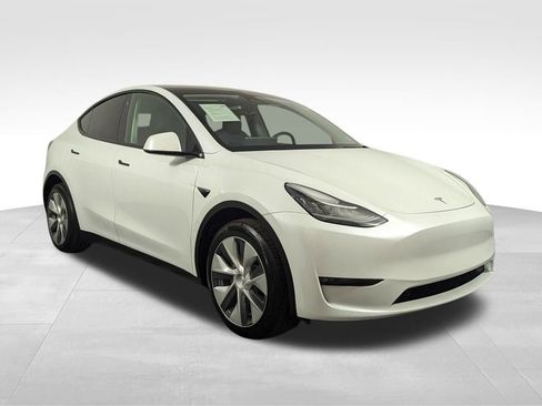 Used 2023 Tesla Model Y Long Range image 23