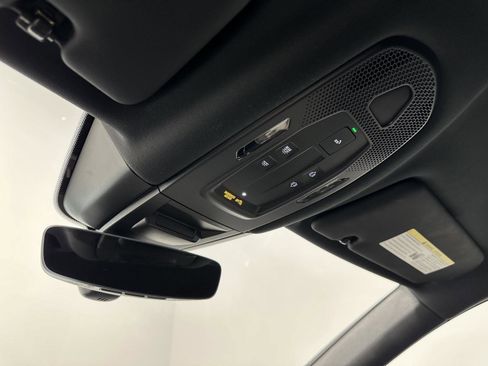 Certified 2025 Porsche Cayenne Coupe image 32