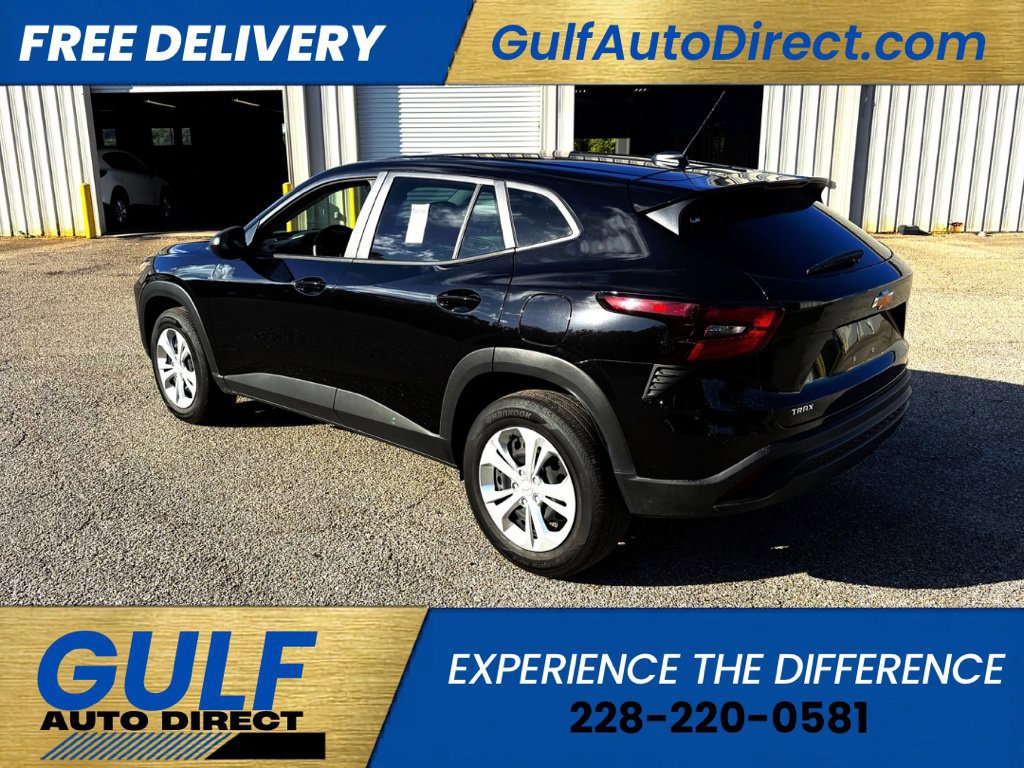 Used 2026 Chevrolet Trax LS FWD image 5