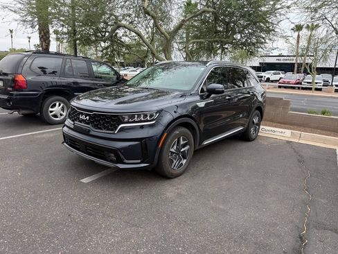 Used 2023 Kia Sorento EX FWD image 2