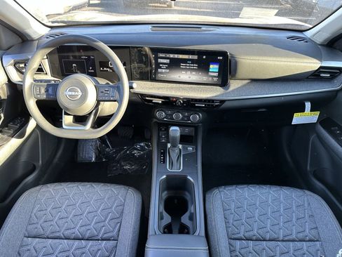 Used 2025 Nissan Kicks SV AWD/4WD image 15