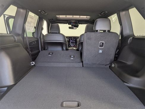 New 2025 Jeep Grand Cherokee Altitude image 29