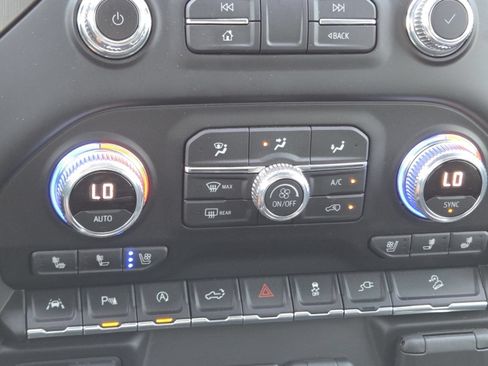 Used 2021 GMC Sierra 1500 AT4 w/ AT4 Premium Package AWD/4WD image 37