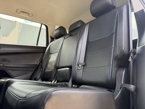 Used 2020 Volkswagen Tiguan SE image 9