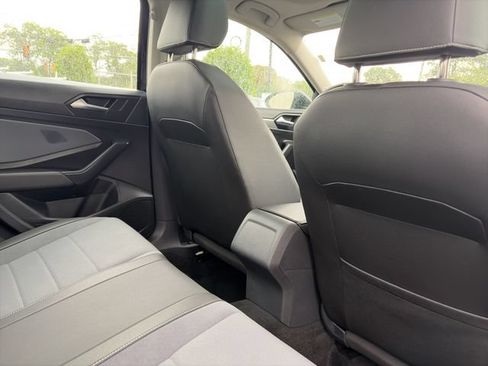 Used 2025 Volkswagen Jetta SE FWD image 2