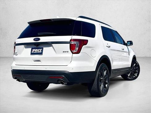Used 2017 Ford Explorer XLT w/ Equipment Group 202A AWD/4WD image 2