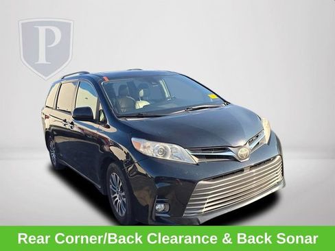 Used 2018 Toyota Sienna XLE FWD image 16