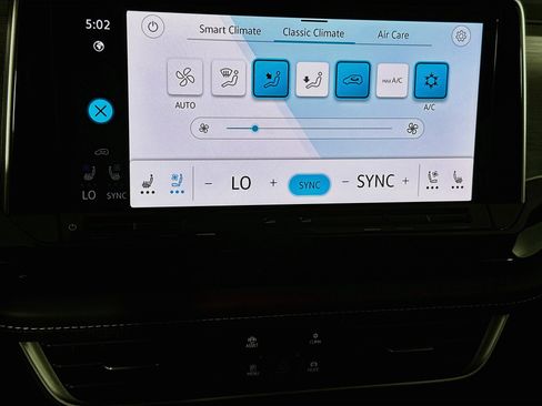 Used 2025 Volkswagen Atlas Cross Sport SE FWD image 24