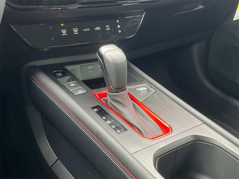 Certified 2025 Nissan Kicks SR image 39