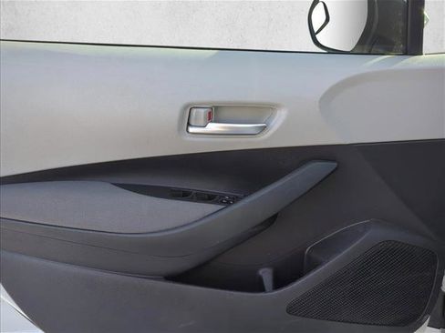 Used 2020 Toyota Corolla LE image 10