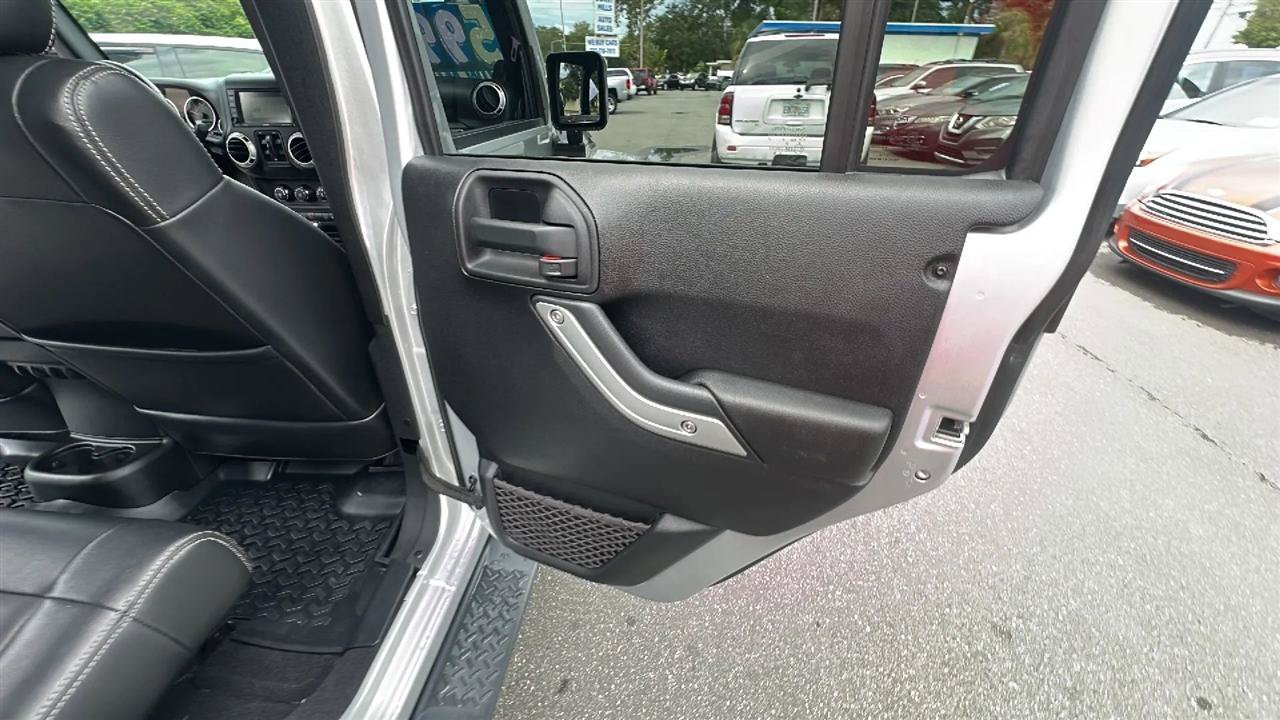 Used 2012 Jeep Wrangler Unlimited Sahara w/ Max Tow Pkg AWD/4WD image 30