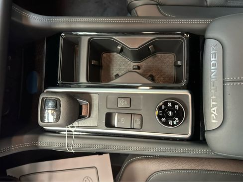 New 2026 Nissan Pathfinder Platinum AWD/4WD image 18