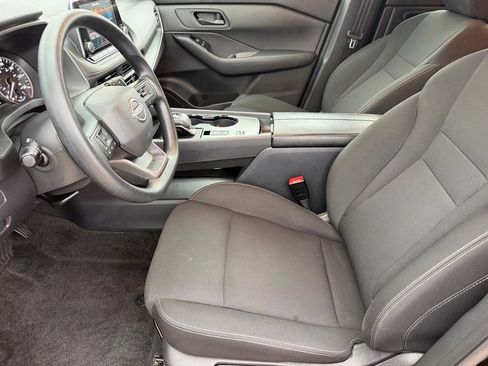 Used 2025 Nissan Rogue S FWD image 10