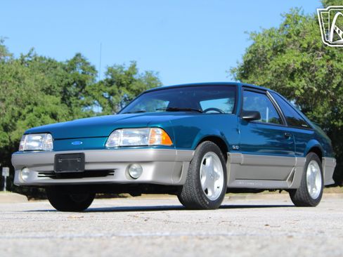 Used 1993 Ford Mustang GT RWD image 2