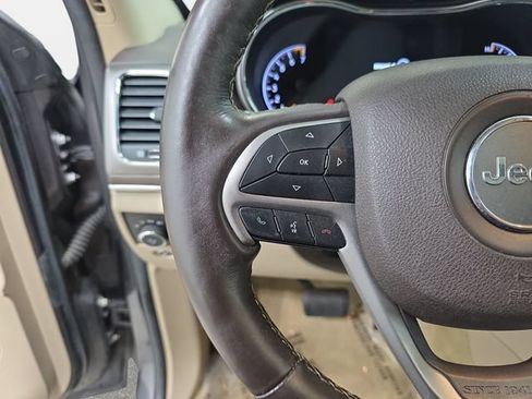 Used 2018 Jeep Grand Cherokee Overland AWD/4WD image 17