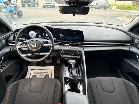 Used 2024 Hyundai Elantra SEL w/ Convenience Package FWD image 15