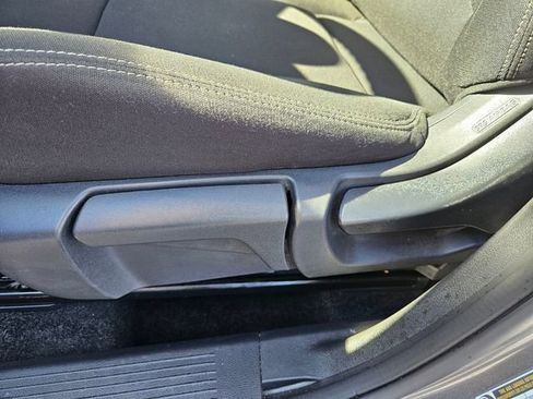 Used 2023 Nissan Rogue S image 11