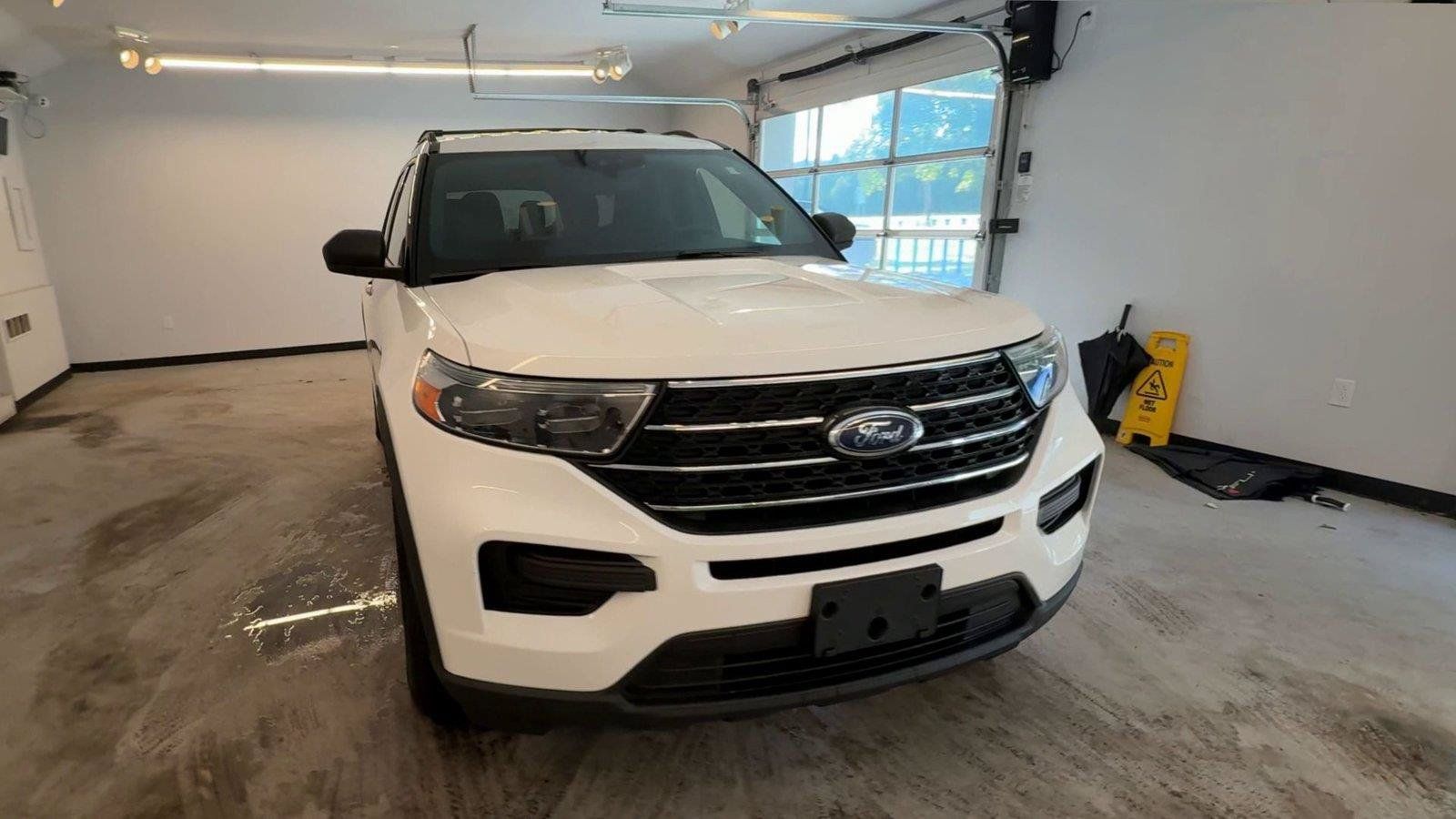 Used 2020 Ford Explorer XLT w/ Comfort Package AWD/4WD image 2
