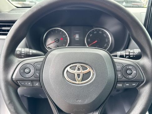 Used 2020 Toyota RAV4 XLE FWD image 20