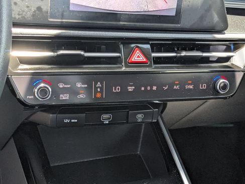 Used 2025 Kia Niro LX FWD image 20